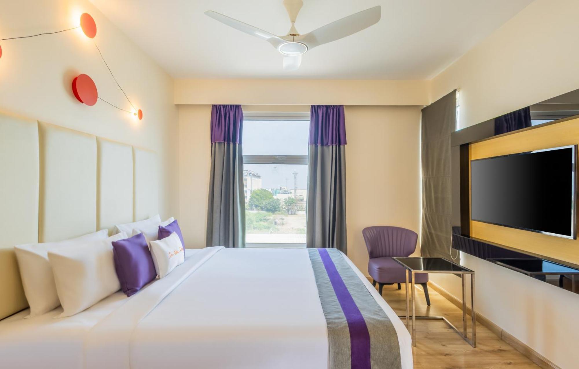Zone Connect By The Park Hotel